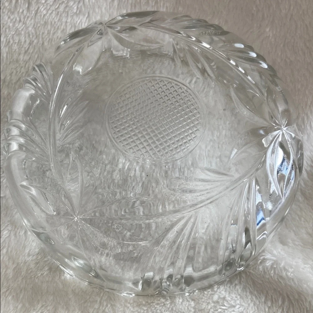 Clear Glass Scalloped Serving Bowl / Trinket Dish - Transparent